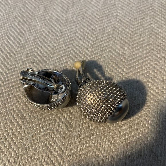 Erwin Pearl Clip Earrings - Picture 3 of 3